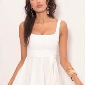Elegant White Sleeveless Dress